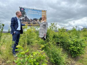 Directeur Helmich Heutink en wethouder Geertje Dijkstra-Jacobi