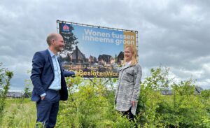 Directeur Helmich Heutink en wethouder Geertje Dijkstra-Jacobi